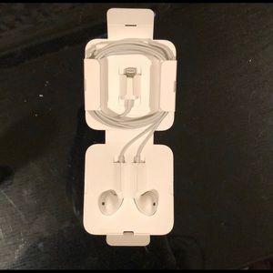 New Apple iPhone EarPods with Lightening Connector